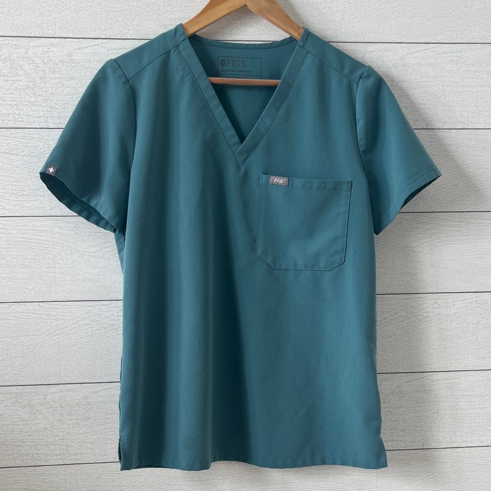 Figs scrub top S *flaw*
